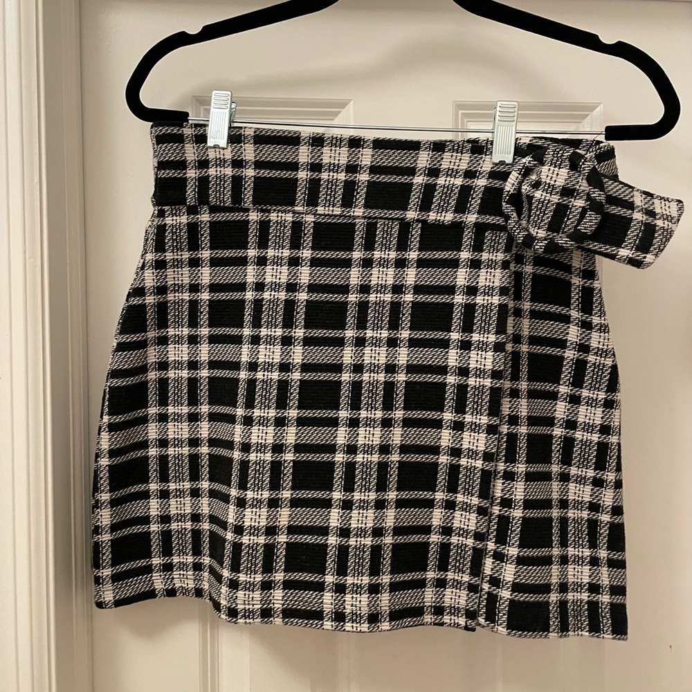 Zara plaid mini wrap skirt - black and white - medium